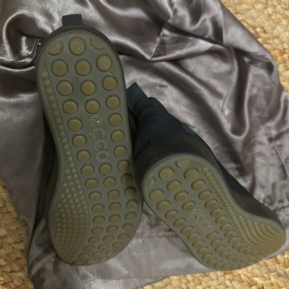 Ecco Black Suede Zipper Bootie, Women's size 8-8.5/EUR 39 - Picture 4 of 6